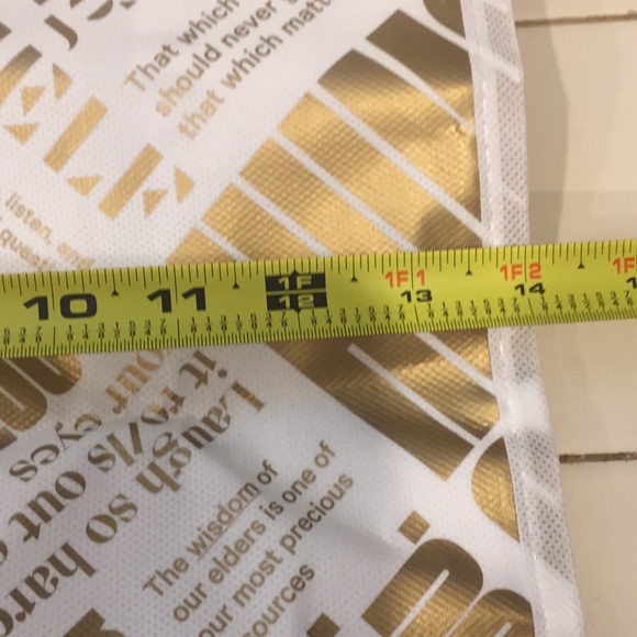 13x16x6” lululemon shopping tote - Picture 3 of 6